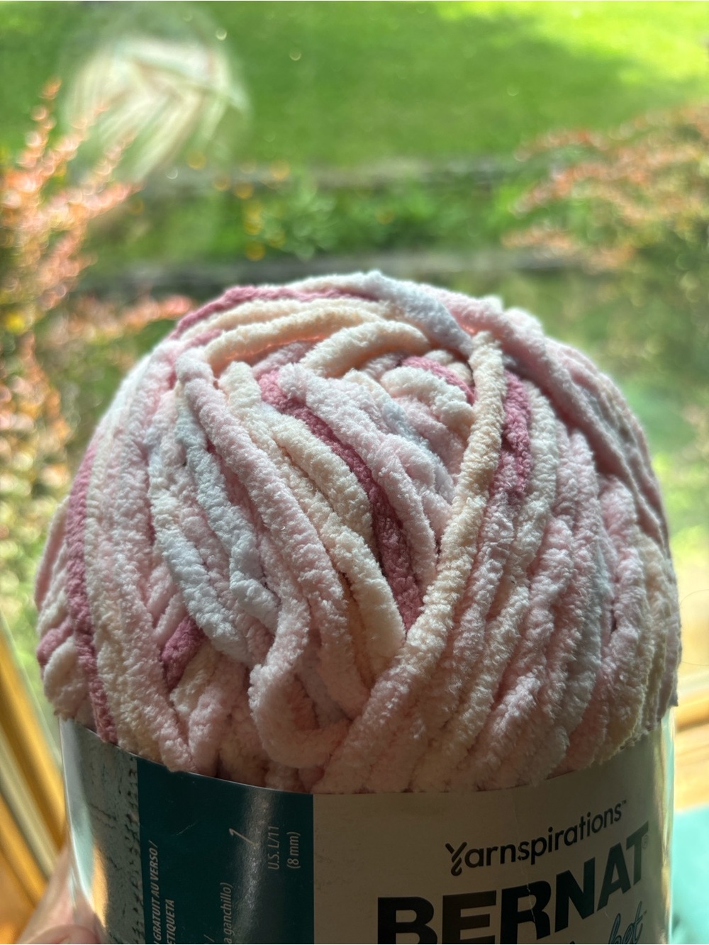 Bernat Baby Blanket Yarn - Soft Pink Variegated - Picture 2 of 4